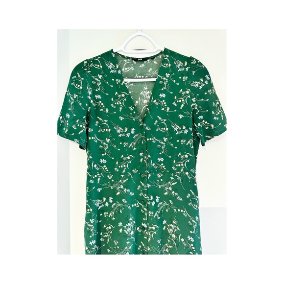 Beautiful Uniqlo Dress 💚 - Picture 4 of 6